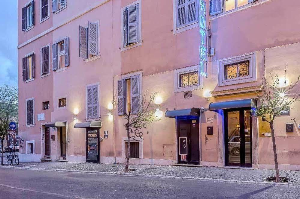 Center 3 3* Roma